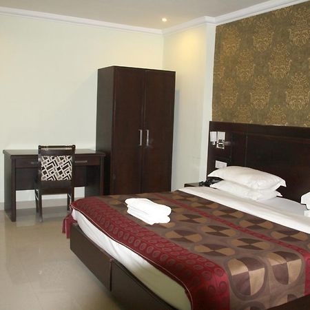 Celebration Hotel And Resort Rewa Exterior foto